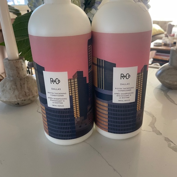 R + Co Dallas Thickening Conditioner - Picture 2 of 3